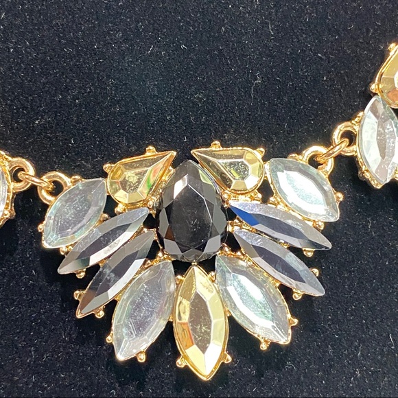 Floral design necklace - costume jewelry New - Picture 3 of 9